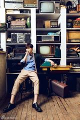 组图：李易峰登杂志封面 优质偶像显书卷气息