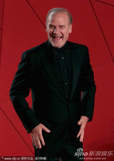 组图：非竞赛片《伊娃》首映 女演员与导演共舞