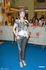 组图：邵美琪赞《心战》不血腥