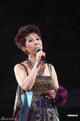 组图：汪明荃助阵关菊英演唱会 黄日华陈豪献唱