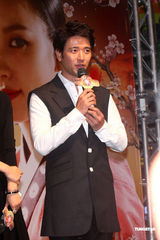 高清组图：《同伊》即将上映 韩孝珠池珍熙访台造势