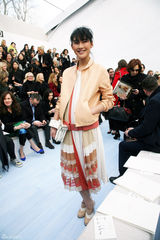 组图：IT GIRL陈燃现身巴黎时装周Chloé秀场