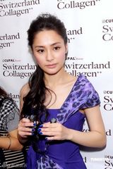 幻灯：阿娇美艳代言 年届三十自称上围未缩水