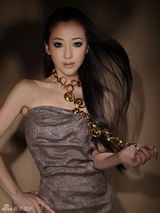 幻灯：陈紫函百万金饰拍写真 奢华中略带神秘