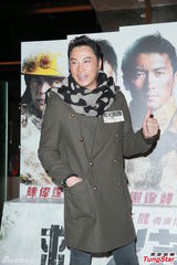 组图：谢霆锋否认豪宅赠前妻 新年与两子聚天伦