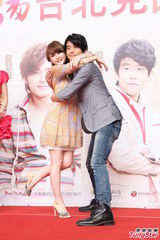 组图：《美人龙汤》剧组再聚首 贺军翔大元出席