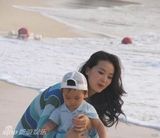 组图：王艳与儿子亲昵照曝光 大秀母子温馨