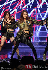 组图：少女时代录制《MCD》变嘻哈战士夺冠