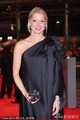 组图：《简-曼斯菲尔德的车》首映 主创齐亮相