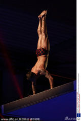 组图：截肢男参加英国星跳跃 人残志坚令人钦佩