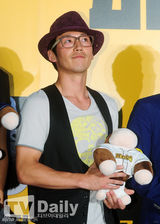 组图：李敏镐少女时代等群星助阵《大明猩》