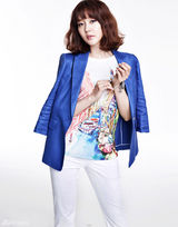 高清组图：成宥利春装写真色彩斑斓时尚范儿