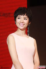 组图：董洁捞金玩快闪 王大治做评委手舞足蹈