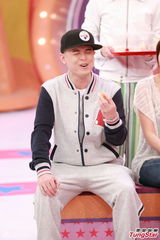 组图：黄宗泽岑丽香邓紫棋出席录影