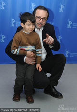 幻灯图：《蜜糖》柏林记者会 女主角透视装亮相