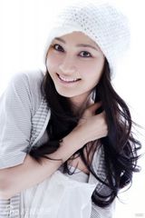 幻灯图集：姚笛纯白唯美写真 卷发戴帽俏皮可爱