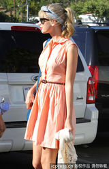 组图：小天后斯威夫特与戈麦斯相约出街