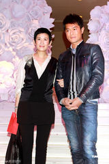 组图：谷祖琳与同学结婚 吴君如曾志伟等众星出席