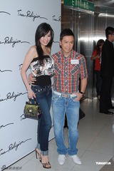 甄子丹夫妇秀恩爱 谢婷婷称与霆锋失去联系(图)