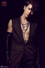 组图：至上励合“真空”上阵 蜕变性感轻熟男