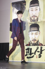 独家高清：《观相》试映 李钟硕嘟嘴比V卖萌