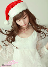 幻灯图集：小龙女彤彤化身圣诞宝贝 秀蕾丝装