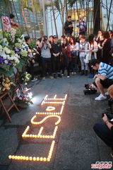 组图：张国荣逝世11周年 歌迷文华酒店悼念哥哥