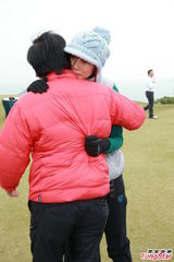 组图：霍震霆曝郭晶晶夫妇预度蜜月