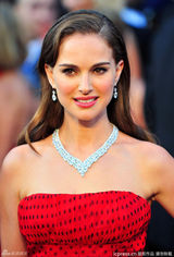 高清组图：娜塔丽-波特曼携未婚夫本杰明晒恩爱