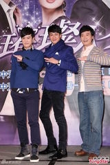 组图：何润东带头“卖肉” 半裸照拼收视率奏效