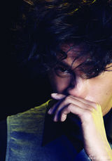 组图：陈坤再登杂志封面 玩转视觉系造型百变