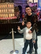 组图：吕良伟与妻子10岁儿子私照曝光