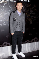 组图：王菀之出席派对装扮土气 余文乐无奈发片推迟