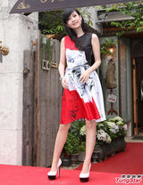 组图：46岁周慧敏依然清纯 魅力不减当年