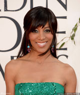 组图：金球红毯肖恩-罗宾逊绿色曳地长裙典雅