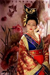 组图：《武则天秘史》热播 盘点殷桃各时期造型