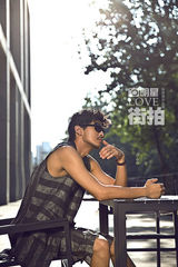 明星爱街拍盘点：那些美得不像话的逆光瞬间