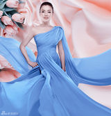 组图：陈思思台历写真 四季主题展多样风情