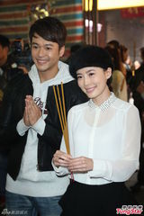 组图：李康宜拜神求票房 爱情长跑结婚顺其自然