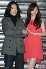 组图：萧敬腾安全升级 邱黎宽派六保鏢贴身护主