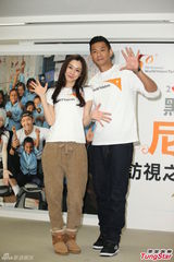 组图：范玮琪陈建州夫妻做慈善 打情骂俏晒甜蜜
