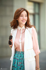 组图：张俪OL风小清新街拍  端庄干练性感迷人