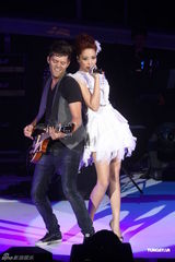 组图：A-Lin台北连唱两晚 挑战六位天后金曲