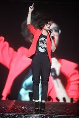 组图：罗志祥个唱化身星际战警 吐露心声歌迷落泪