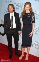 高清图：《兔子洞》纽约首映 妮可-基德曼携夫亮相