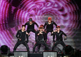 高清图：2PM等出席CYWORLD盛典 活力四射精彩献唱