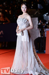 组图：群星闪耀第18届釜山国际电影节红地毯