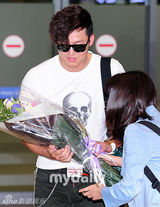 组图：《圣殇》主演李廷镇赵敏秀赞誉回国