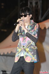 组图：春浪音乐节举办 萧敬腾张震岳热狗齐聚