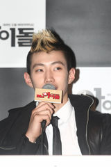 组图：韩片《偶像先生》试映 朴宰范池贤宇宣传